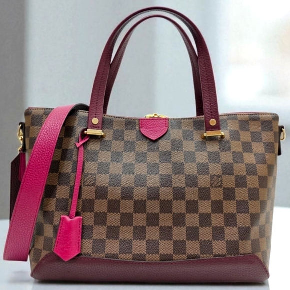 Louis Vuitton Handbags - ✨️Excellent condition Louis Vuitton Hyde Park Damier Ebene Bag